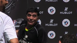 Pele and Diego Maradona team play the Match of Friendship screenshot 3