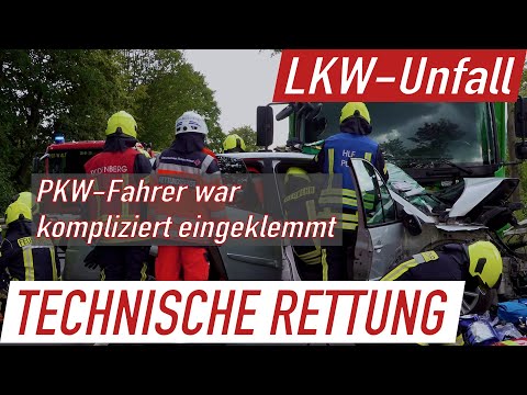 Frontalunfall mit LKW: Drei Verletzte auf der B442 bei Lauenau, Großaufgebot von Feuerwehr und RD