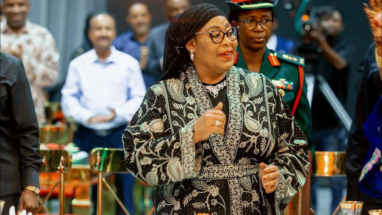 UTAPENDA VAZI NA VIBE LA RAISI MAMA SAMIA KWENYE HII HARUSI.