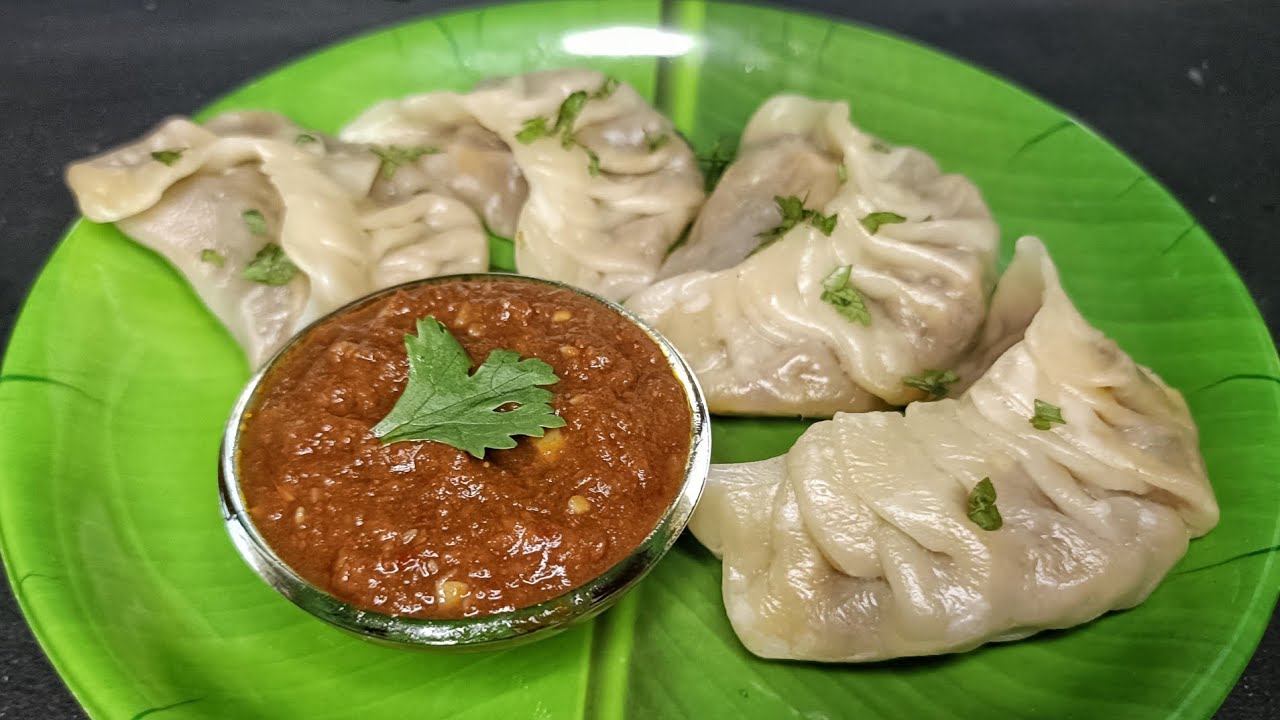 ভেজ মোমো আর সাথে ধনেপাতা ও টমেটো সসের রেসিপি।। momos recipe in Bengali ।।
