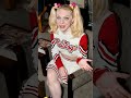 Je suis trop bonne en mode pom pom girl