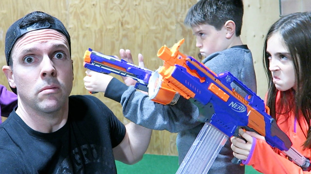 vlogs in spanish CRAZY FAMILY NERF CHALLENGE!
