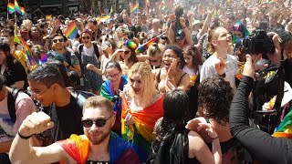 Paris : marche des fiertés sous la canicule (gay pride 2019)
