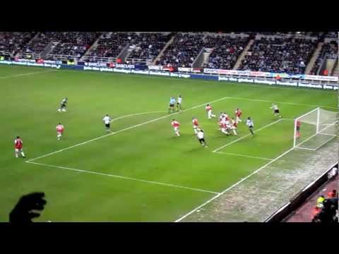 Tiote left-footed volley - Newcastle United vs. Arsenal - 5/2/11