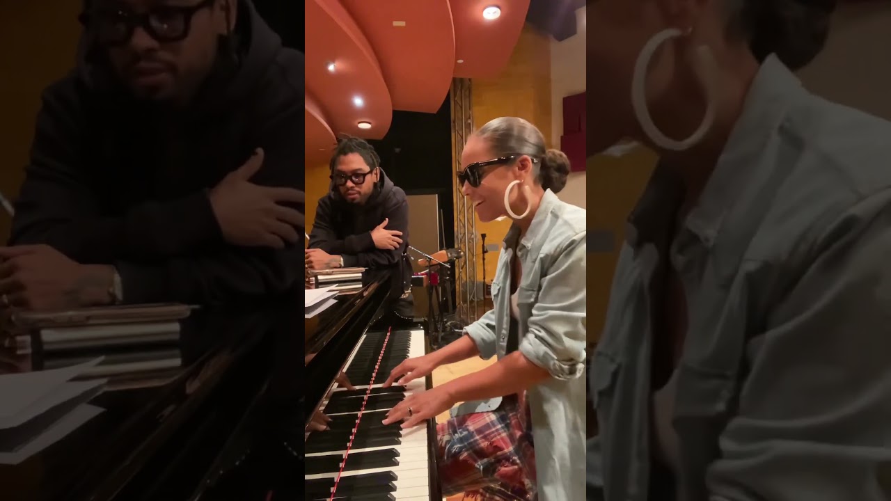 Alicia Keys and Miguel are SO TALENTED 🎶🎹 #Dame #Amor #Spanglish #Piano #Singers