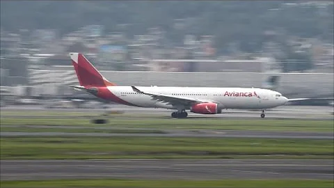***AVIANCA *** AIRBUS  330   ALL THE RUNWAY FOR TAKE OFF
