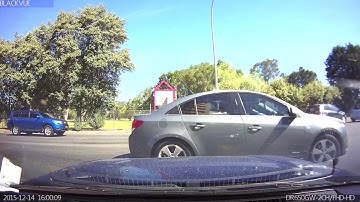 Why using your indicators are so important! - Close call Captured on Blackvue 650