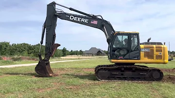 Kolik může zvednout bagr John Deere 160?