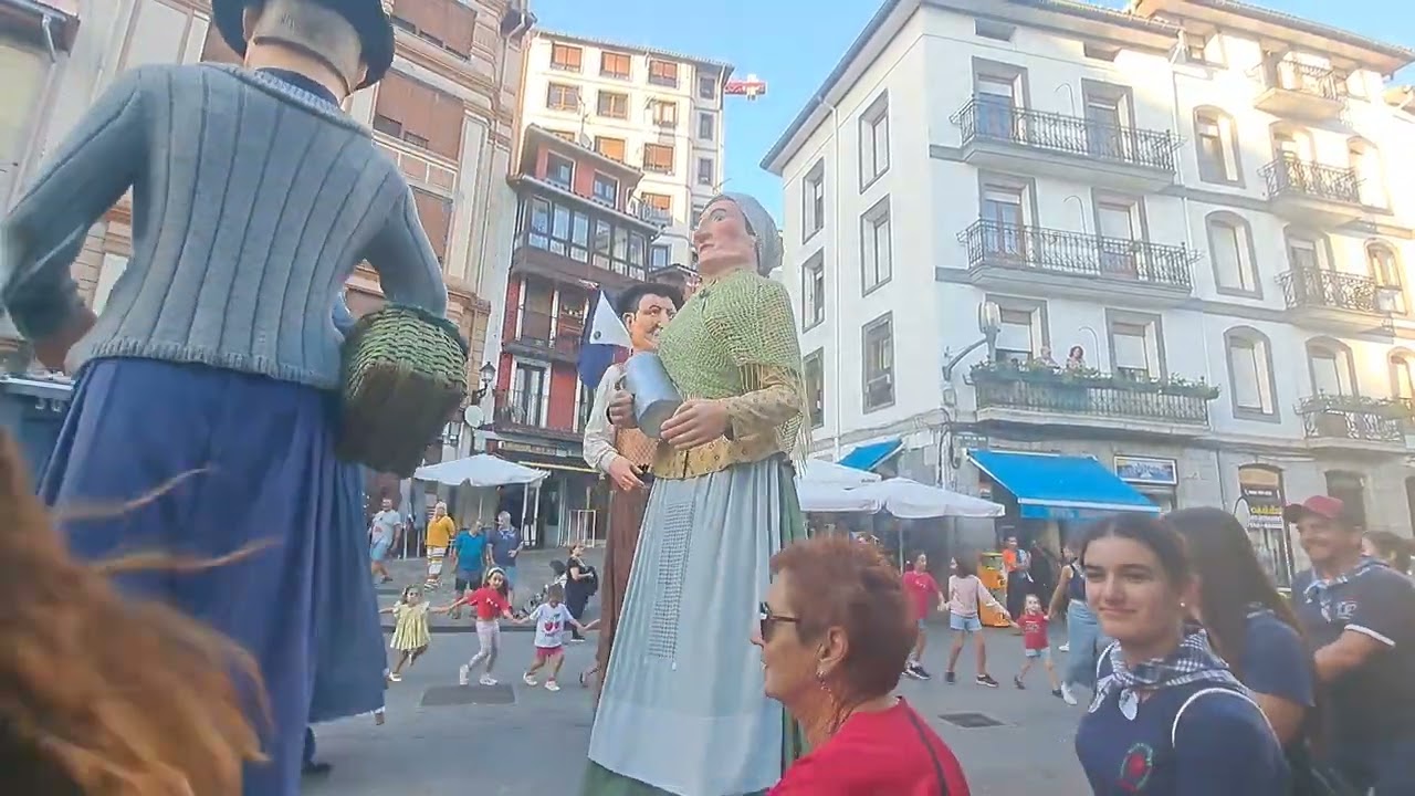 Txulalai y Pasacalles IV de los Gigantes de Bermeo en el Bermeo Batera! | 06 de octubre de 2023