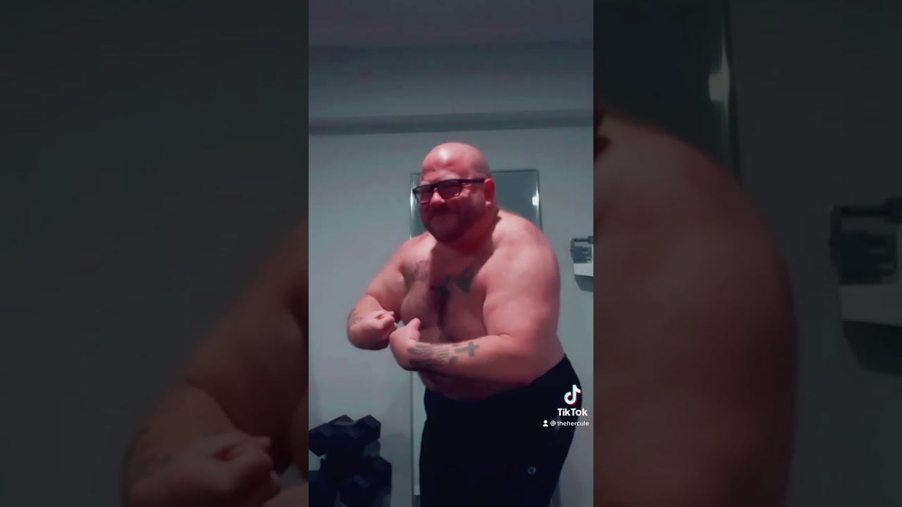 Watch Joel Saltzman Doing Some Flexing💪🏻🏋🏻♂️ on YouTube Watch Joel Saltzman Doing Some Flexing💪🏻🏋🏻♂️ on YouTube