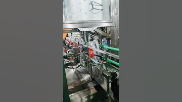 Automatic screw capping machine with caps feeder for lubricant oil containers