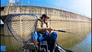 I hook a monster at the dam (Kayak Chaos) screenshot 1