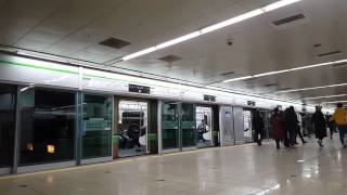 (02/10/2016) Busan Metro Line 2 train bound for Hopo, arriving/departing Seomyeon Station (Humetro)