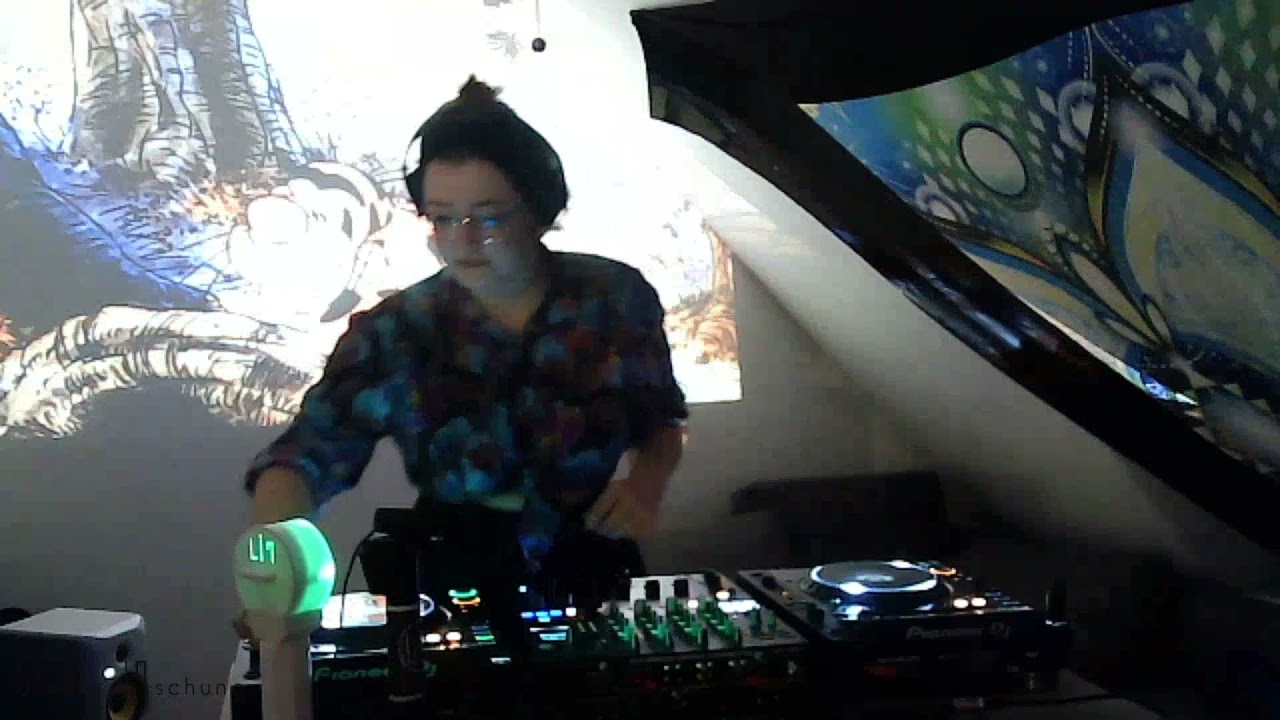 Hannah mit Hut @ Silvester Livestream 31.12.21