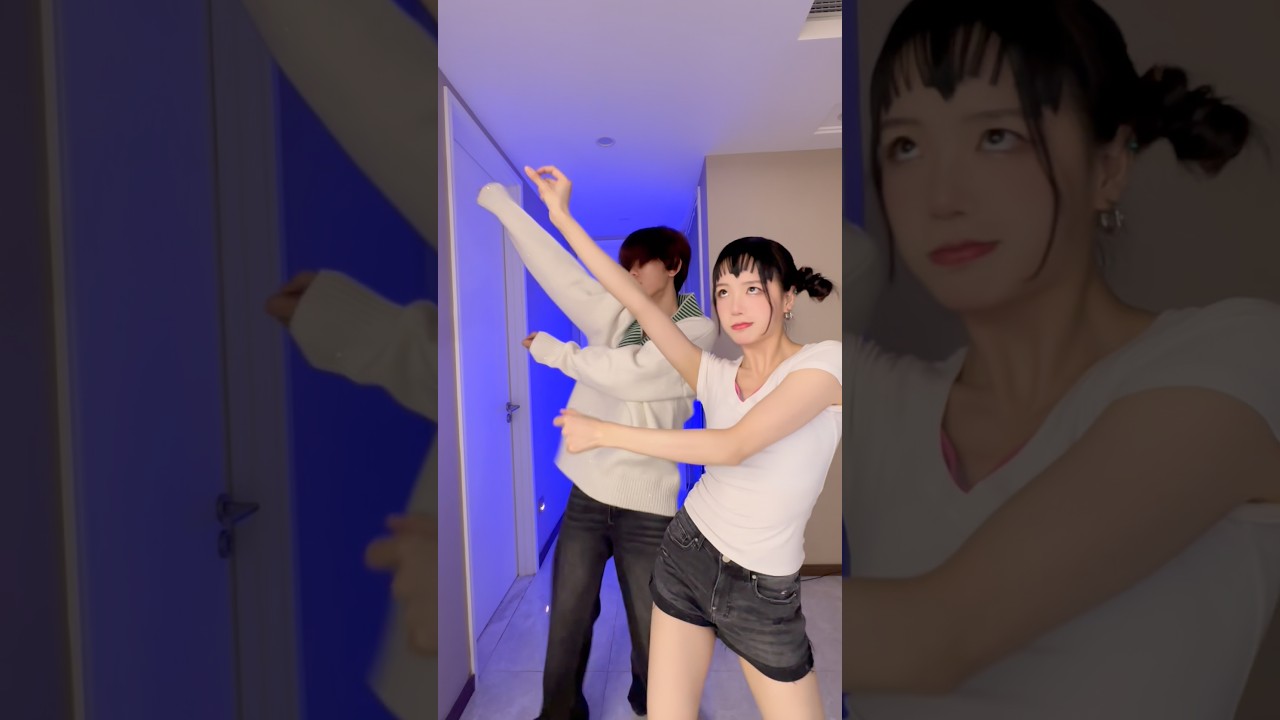 PLS give me a sweet ending pose🤣#zoey #kpopdemonhunters #mystery #sajaboys #cosplay #dance