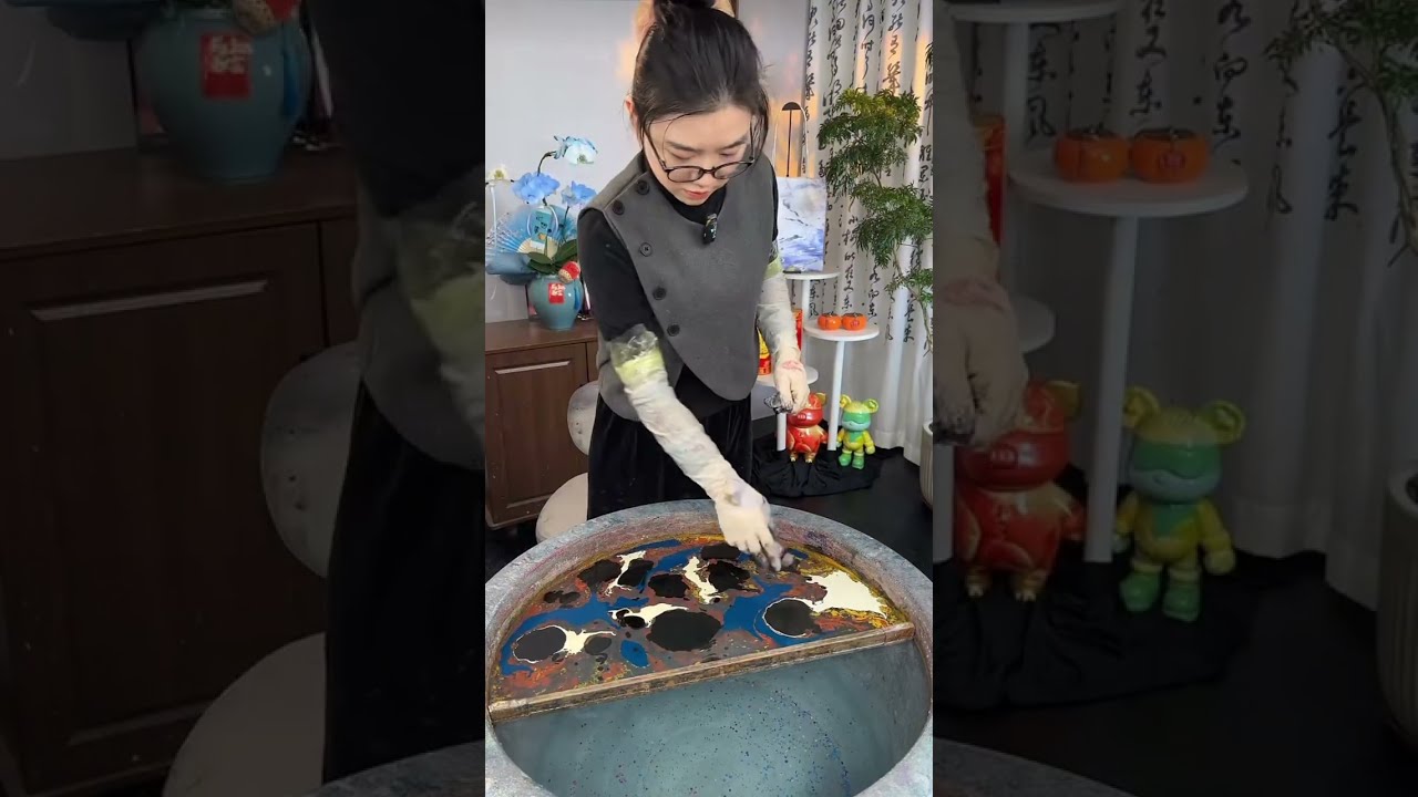 Use the color scheme mix with water to made a beautiful bag