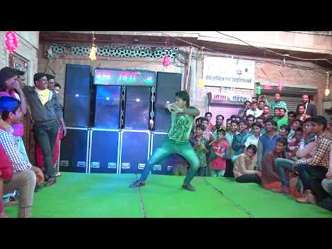 Indian Desi Dance Kundi Mat Khadkao Raja