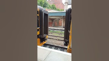 Class 158 coupling to another Class 158 in Shrewsbury