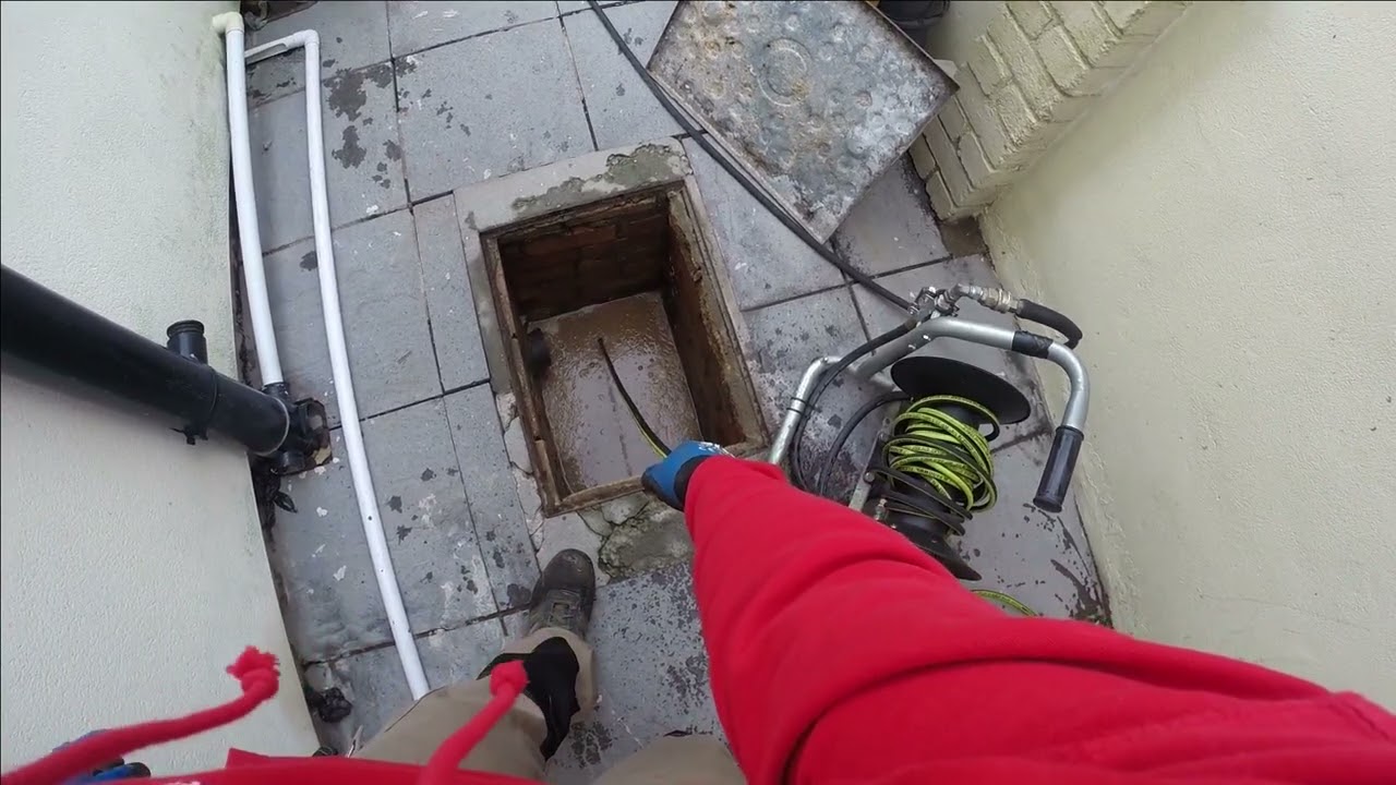 Blocked Drain / Drain unblocking (Rods_Away_171) YouTube