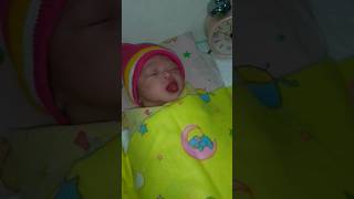 Baby Newborn Bayi Baru Lahir Menjulurkan Lidah,?