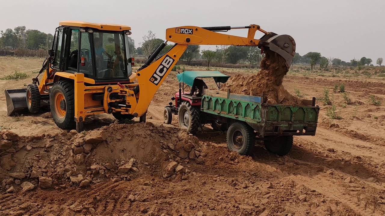 JCB kudi karti hai mitti ki JCB tractor load karti hui YouTube