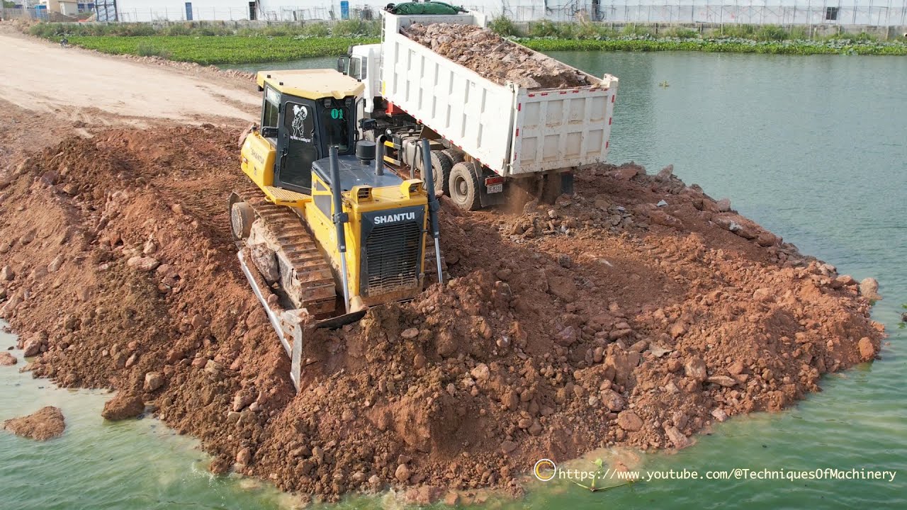 SHANTUI DH17B2 XL Dozer Pushing Dirt & Dump Truck Working Building New