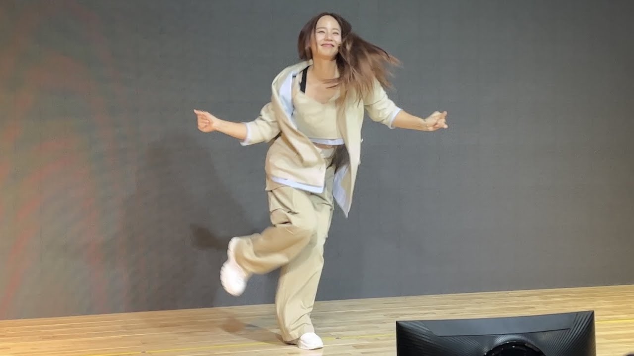 230225 유진(S.E.S.) - Hype boy(뉴진스) - YouTube