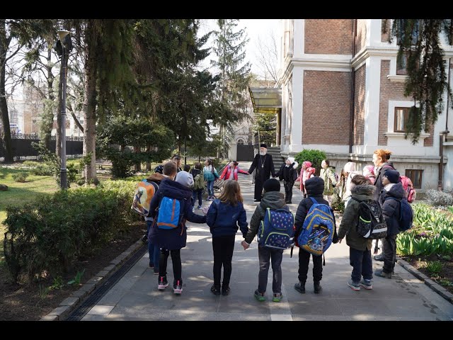 25 de elevi de la Colegiul Naţional „Costache Negri” au vizitat Centrul eparhial din Galaţi