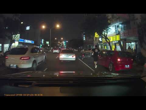 2018/11/6晚間 崇德路一段 永慶不動產前車禍 開車門撞機車 | WoWtchout