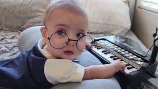 5 month old baby playing piano! 🥰