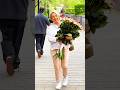 Giving flowers to strangers #flower #foryou #happy #surprise #tiktokusa #roses