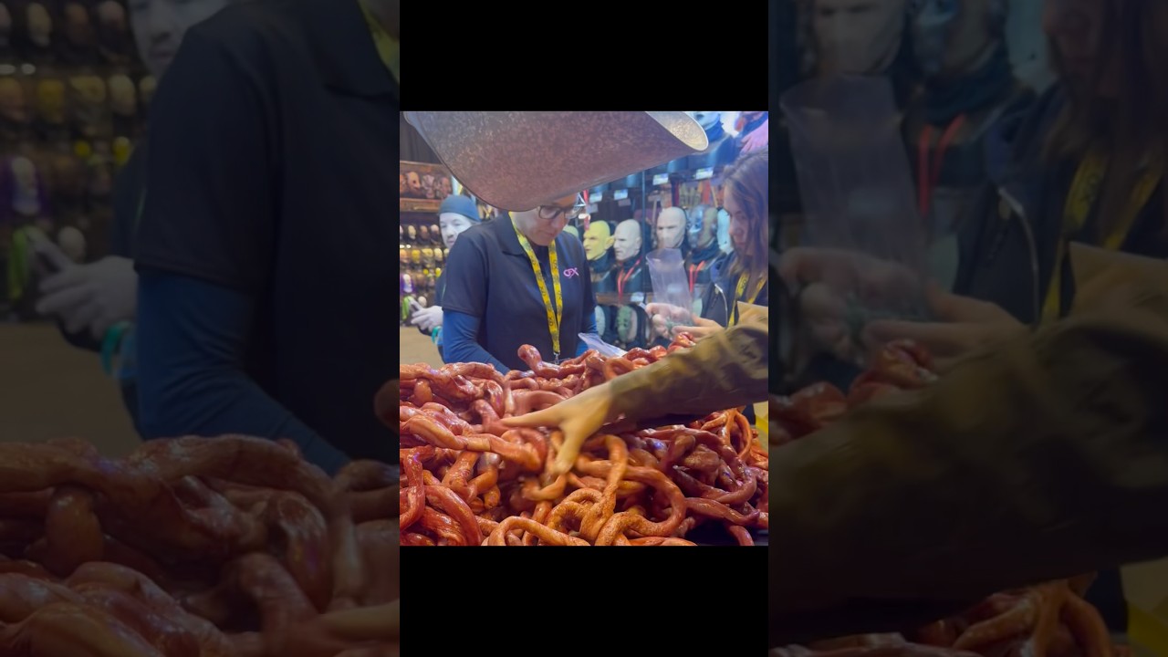 👻 Intestines!!! 🎃 #spooky #halloween #subscribe #horror #helpmemakethismakesense