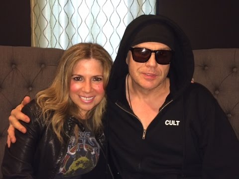 Video: Ian Astbury netto waarde: Wiki, Getroud, Familie, Trou, Salaris, Broers en susters