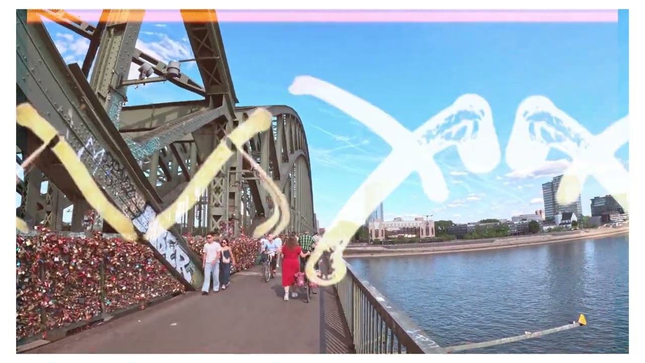 Guarda Hohenzollern bridge crossing | Walking Tour 4K su YouTube Guarda Hohenzollern bridge crossing | Walking Tour 4K su YouTube