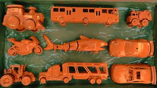 Membersihkan Mainan Mobil Balap, Traktor, Bus Oleng, Kereta Api, Mobil Pemadam, Truk Kontainer