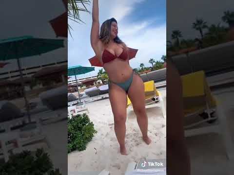 cwek bule semok bohay goyang tiktok cuma pake bikini