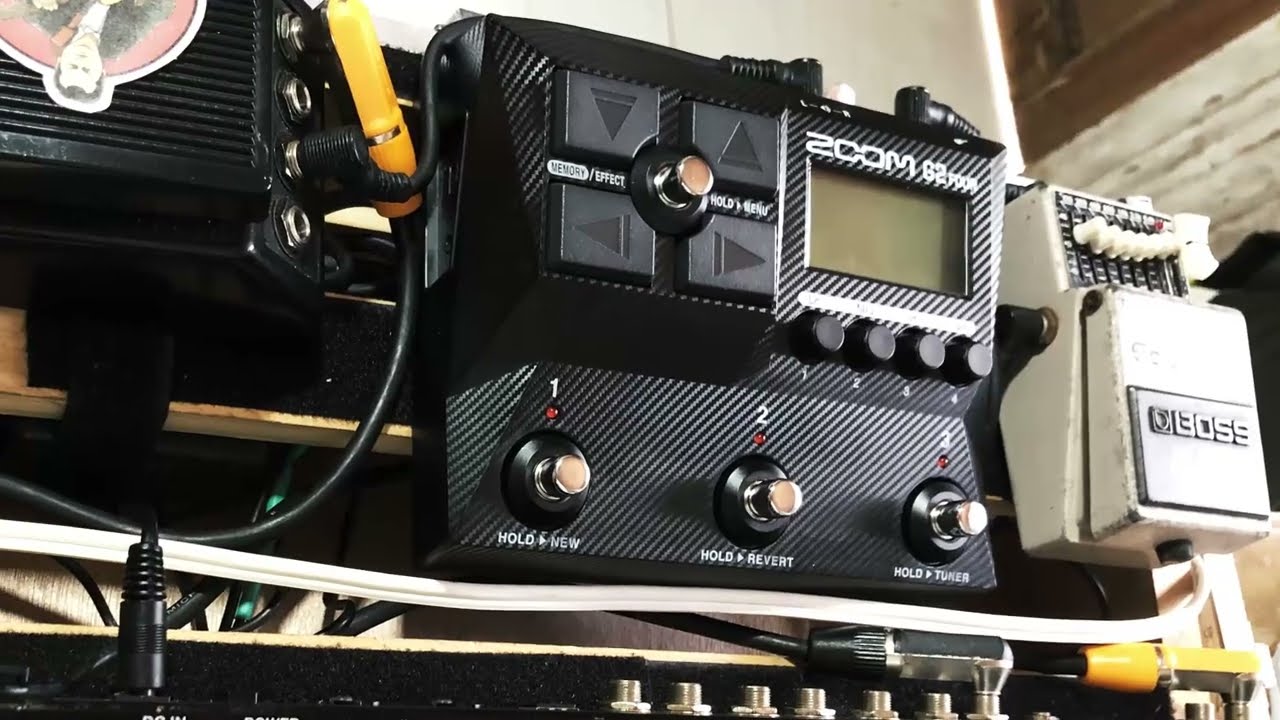 Unboxing ZOOM G2 Four - Guitar Pedal - YouTube