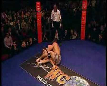 Mark Scanlon head kick OMMAC 