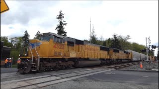 (NB) UP 4522 leads a Manifest Train / M-PDSE through the South 19TH Street Railroad Crossing.
