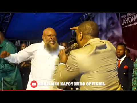 Moyi Wanyi avec le Pasteur mikekalambayofficiel4172 Au Concert de benjaminkayombotv4219