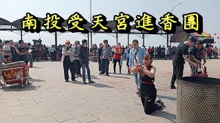 20230402南投受天宮進香團 一邊跪拜一邊前進的乩童