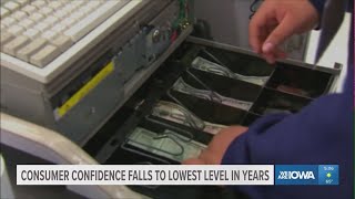 Consumer confidence falls to lowest level in years