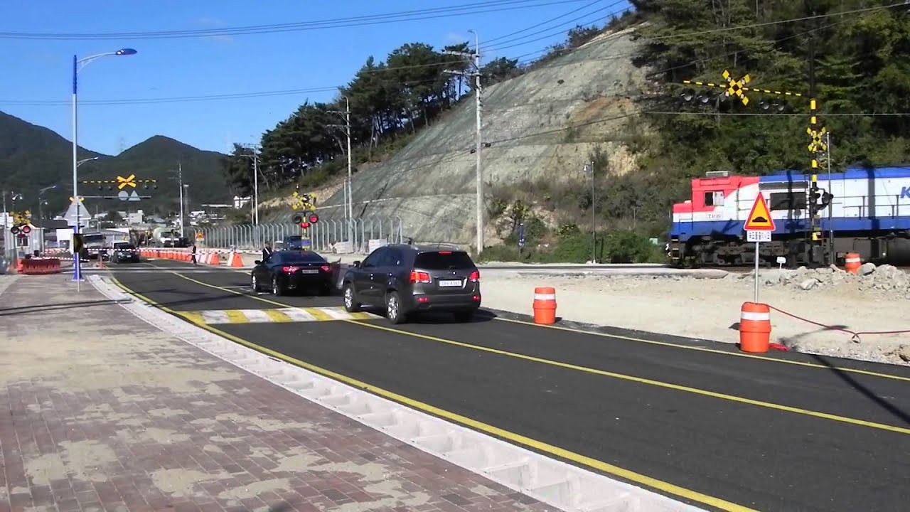 [한국철도공사] 동해남부선 좌천임시건널목 화물 #5452 통과영상