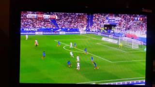 Le contrôle de balle de Didier Deschamps, l'entraîneur des Bleus, est impressionnant.