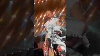 Macklemore Waves Palestinian Keffiyeh During Concert Resimi