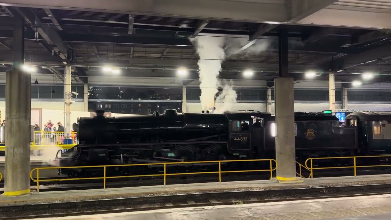 SMT 44871 Steam Locomotive arrived at London Euston train station 