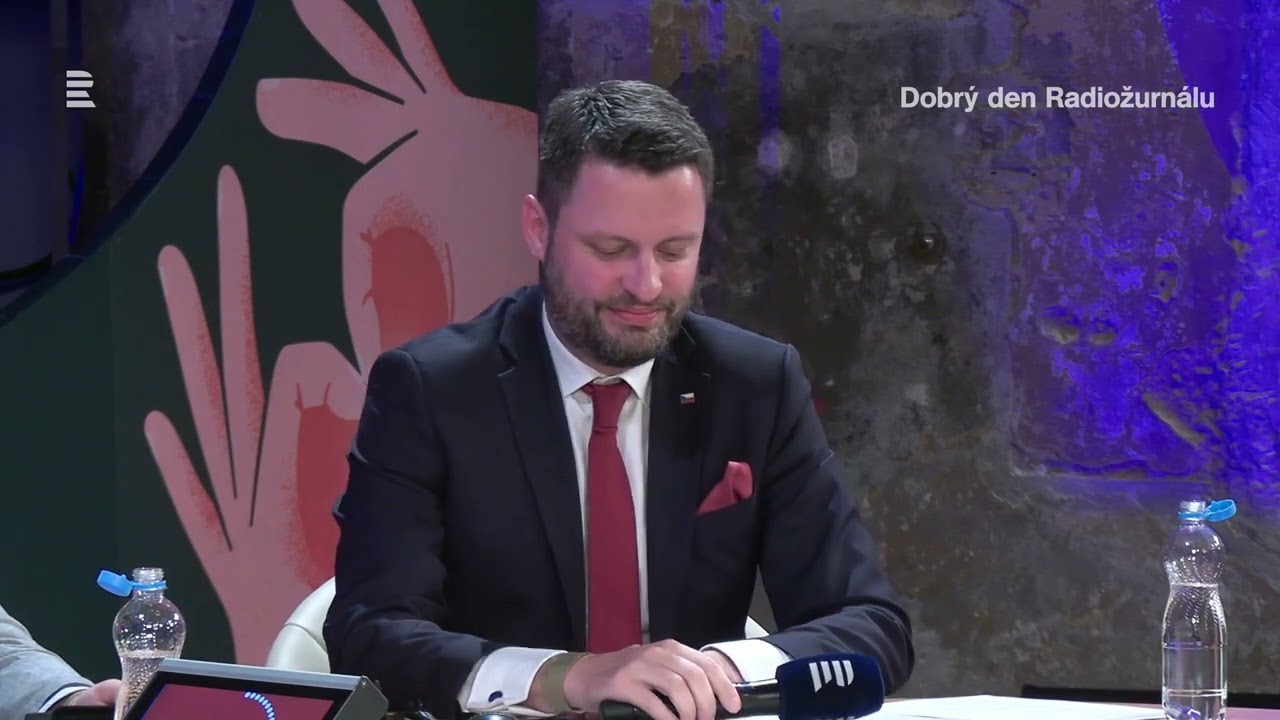 Richterová, Pláteník a Prokop debatují u kulatého stolu. Spoluzakladatelka Fandi mámám.