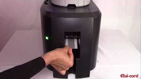 Inserting cleaning card into the lamination module Entrust DS3