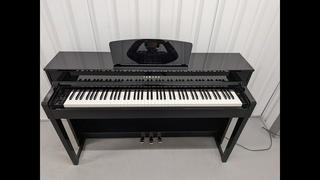 Yamaha Clavinova CLP-535 CLP-535PE Digital Piano in gloss black