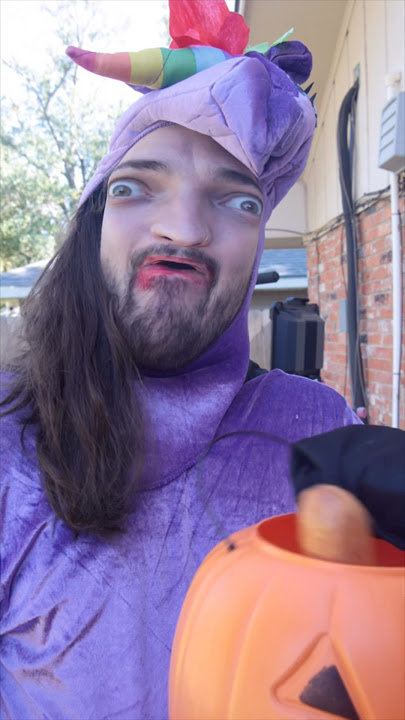 Don’t open the door for SASHA on Halloween🤣
